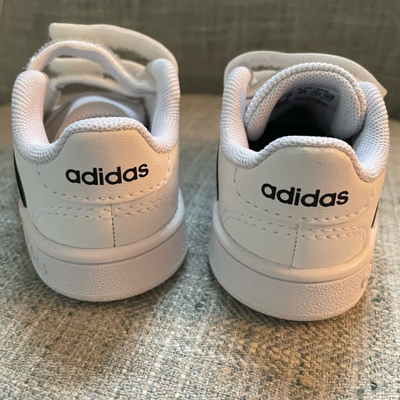 BRAND NEW Adidas Superstar sneaker for toddler - Picture 3 of 7